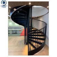 Escalier en spirale PRIMA en bois massif et fer forgé pour villa, usage extérieur ou grenier, design contemporain de haute qualité avec garantie de 5 ans