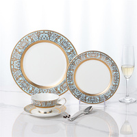 P & T Fabricant de vaisselle de Chine Ensemble de dîner en porcelaine fine Vaisselle de luxe moderne Vaisselle d'hôtel en relief en or Ensemble d'assiettes d'usine
