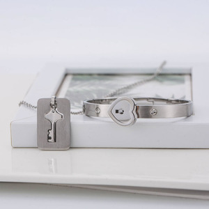yunnique Titanium Steel <b>Couple</b> Lock Bracelet And <b>Necklace</b> Set Heart Shape Stainless Steel Jewelry Gift For Valentine's Day - Product Image 2