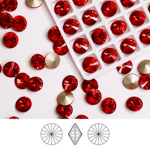 Cristales de Cristal K9 Rivoli Light Siam 3D Ecológicos de Paso Sico para Coser, con Reverso Puntiagudo, para Bolsos, Prendas y Zapatos - Product Image 1