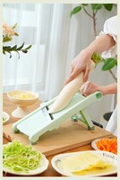 Pemotong Buah dan Sayur Plastik Multifungsi dengan Gagang Manual dan Bilah Baja Tahan Karat untuk Penggunaan Dapur, Termasuk Pemotong Kentang
