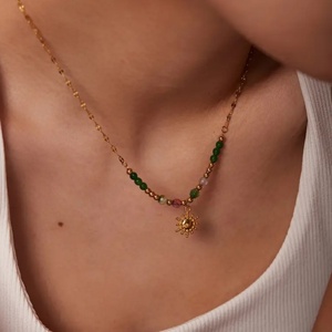 Collar de Moda Estilo Bohemio con Cuentas y Piedras Naturales, Cadena con Colgante de Sol en Acero Inoxidable Chapado en Oro de 18K - Product Image 2