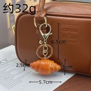 En stock : Porte-clés mousqueton en PVC, modèle réaliste de croissant, avec sac à pain alcalin et sac en forme de corne de vache, idéal comme cadeau créatif - Product Image 6