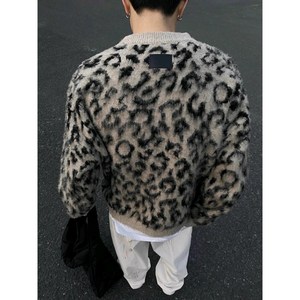 Maglione Invernale da Uomo Stile Americano Retrò Trendy con Stampa <span class=keywords><strong>Leopardata</strong></span>, Girocollo, Vestibilità Ampia, Caldo, in <span class=keywords><strong>Maglia</strong></span> di Poliestere - Product Image 2