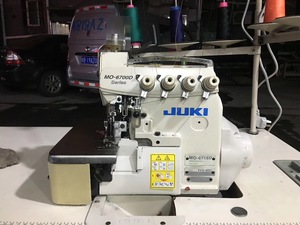 Máquinas de Coser Industriales Juki de <span class=keywords><strong>5</strong></span> <span class=keywords><strong>Hilos</strong></span> MO 6716 de Segunda Mano, Marca Japonesa, con Puntada de Seguridad <span class=keywords><strong>Overlock</strong></span> - Product Image 3