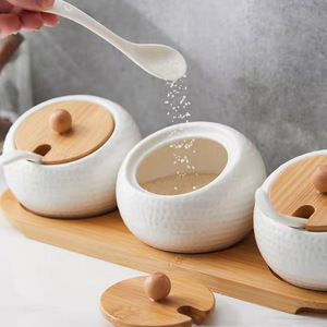 Ensemble de <span class=keywords><strong>3</strong></span> pots à épices en céramique blanche gaufrée avec couvercles en bambou, cuillères et plateau en bambou, contenants de rangement pour sel et sucre de cuisine - Product Image 2
