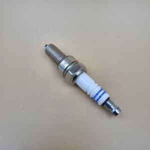 Bougie d'allumage UR6DE pour tricycle/motocyclette à <span class=keywords><strong>trois</strong></span> <span class=keywords><strong>roues</strong></span> indienne, pièces de bougie d'allumage pour tricycle - Product Image 4