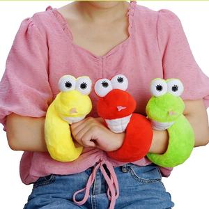 Nueva Llegada 38cm Año Nuevo Serpiente Con Ojos Grandes Juguete Peluches Suave Lindo Animal de Peluche Mano Slap Pulsera Clip Anillo - Product Image 6