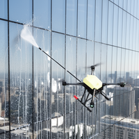 Drone de nettoyage télécommandé pour le lavage des murs extérieurs de bâtiments de grande hauteur, adapté aux fermes solaires et au nettoyage des fenêtres