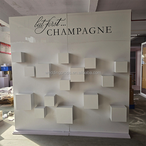 Elegante Pared Redonda Blanca para Exhibición de Copas de Champán, Fondo Reutilizable para Bodas y Eventos Corporativos - Product Image 3