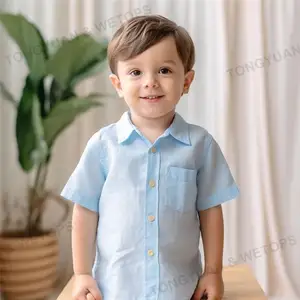 カスタマイズされた通気性のある子供はフロントポケット付きのボタンアップ半袖男の子シャツを着用しますベビーブラウス