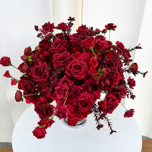 Vente d'usine : Boules de <span class=keywords><strong>fleurs</strong></span> artificielles en soie rose faites à la main, design moderne rouge pour centres de table de mariage, fête des Mères, Noël - Product Image 3