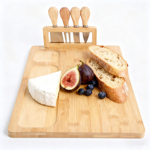 Planche à découper en bambou avec un ensemble de 4 couteaux en acier inoxydable, plateau à fromage rectangulaire pour la préparation et le service des aliments - Product Image 4