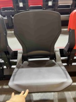 Fournisseur de sièges de stade OEM ODM, dernier siège pliable en plastique PP avec siège de terrain de sport à bascule