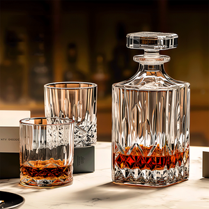 Bouteille en verre décorative <span class=keywords><strong>de</strong></span> luxe sans plomb 700 ml, carrée, gravée, vide, pour whisky, spiritueux, liqueur, avec bouchon en verre - Product Image 1