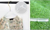 Cintre à vêtements en acrylique transparent - support de rangement de garde-robe lourd et tendance avec crochet en acier plaqué chrome doré pour chemises et robes
