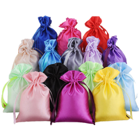 Sacs de lingerie en satin rose avec logo personnalisé, imprimés à l'écran, sacs cadeaux, pochettes, cordon de serrage doux pour cheveux