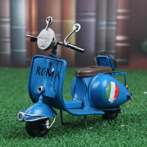 Vacanza romana per Vespa piccola pecora 1:18 a pedali modello in metallo placcato oro a tema animale incisione tecnica - Product Image 3