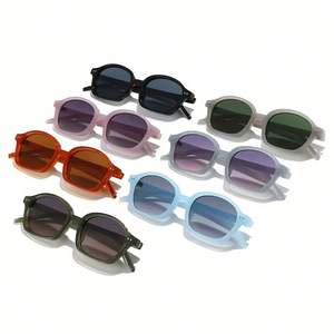 Gafas de Sol Unisex de Moda con Logotipo Personalizado 2025, Estilo Punk con Remaches, Degradado, Protección UV400, Color Jelly, Ovaladas - Product Image 4