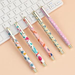 <span class=keywords><strong>Penne</strong></span> <span class=keywords><strong>Regalo</strong></span> di Lusso per Ragazze, Design Personalizzato con Stampa Completa, Penna a Sfera in Metallo Dorato con Motivi Floreali e Logo - Product Image 2