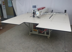 Máquina de coser industrial automática programable de cama plana de una aguja con motor para patrones de asientos de coche y fundas de camisetas - Product Image 3