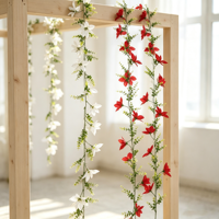 Guirlande suspendue artificielle faite à la main de 180 cm avec fleurs blanches/rouges et feuilles de fougère pour décoration de mariage et de maison (vente en gros)