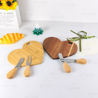 Planche à fromage en forme de cœur en bambou avec couteaux Mini charcuterie Cadeau de remerciement pour mariage Prix de baby shower
