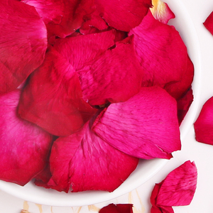 Pétalos de Rosa Roja Grandes, Secos y Naturales al por Mayor para Spa, Baño, Bombas de Baño, Cuidado de la Piel y Decoración de Bodas - Product Image 1