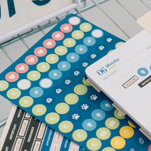 Agenda Giornaliera con <span class=keywords><strong>Spirale</strong></span>, Copertina <span class=keywords><strong>a</strong></span> Scacchi con Margherite, Pianificatore Settimanale e Mensile con Adesivi e Fascia Elastica - Product Image 4