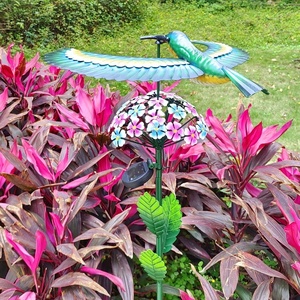 Espiradora de Viento Solar de Metal con Forma de Colibrí y Luz LED de Flor para Decoración de Jardín y Césped Exterior - Product Image 4