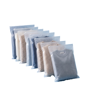 Sacs en plastique biodégradables et recyclables en PE/EVA avec fermeture éclair pour vêtements, impression offset couleur personnalisée avec logo, sérigraphie - Product Image 1