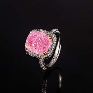 Nouveaux articles tendances et très demandés pour 2026 en bijouterie : bague en cuivre plaqué or 10*12mm avec zirconium coloré taille glace pour femme - Product Image 4