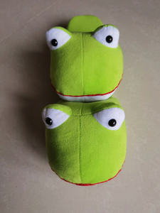 Chaussons en peluche super doux en forme de grenouille, mignons chaussons en peluche pour enfants, rembourrage en coton PP, personnalisable, confortable, peut être personnalisé - Product Image 3