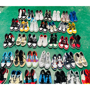 Chaussures de sport décontractées de style basketball pour hommes, respirantes, avec doublure en mesh, de haute qualité, durables, élégantes, d'occasion - Product Image 1