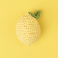 Porte-clés décapsuleur en peluche crochetée en forme de fruits : Raisin, Orange, Cerise, Avocat, Citron, Pêche, Pastèque, Fraise, Amigurumi
