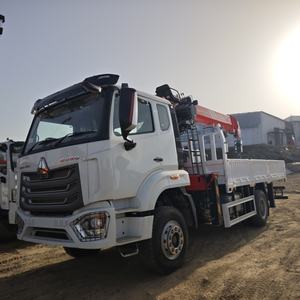 Grúa Montada en Camión HOWO NX H77L Cabina 4x2 Personalizable, Pluma Telescópica de 10 Toneladas para Elevación y Transporte de Equipo Pesado de Larga Distancia - Product Image 2