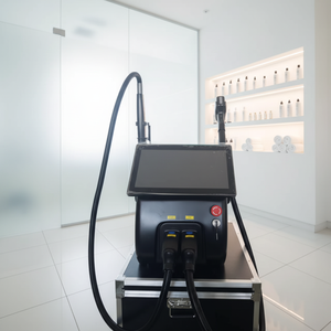 Machine d'épilation au laser à diode haute puissance 808 nm, refroidissement par glace, sans douleur, 3 longueurs d'onde, machine de rajeunissement de la peau pour tout le corps - Product Image 1