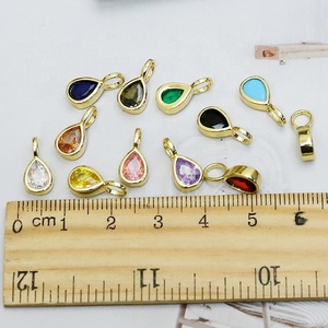 Mini pendentif classique pour femme, en forme de goutte, style pierre de naissance, avec breloques en cristal coloré, design minimaliste et charmant - Product Image 6
