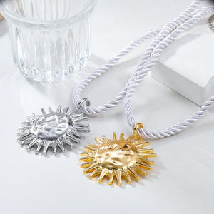 الأزياء والمجوهرات بالجملة رخيصة الصيف سبائك جديدة قلادة الشمس مبالغات المرأة البوهيمي عباد الشمس قلادة رمز القلائد - Product Image 2