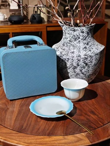 Ensemble tasse et soucoupe en céramique bleue classique avec boîte cadeau pour cadeaux et décoration intérieure - Product Image 2