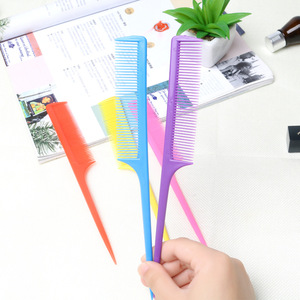 Peines para el cabello de colores, peines negros de cola puntiaguda, peines de cola larga, peines cosméticos de plástico, pequeños regalos suministrados directamente. - Product Image 1