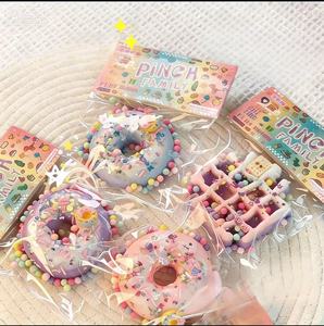 Giocattolo Antistress Personalizzato a Forma di Ciambella in TPR, Morbido e Lento nel Risalire, Regalo Novità per Bambini e Amici - Product Image 1