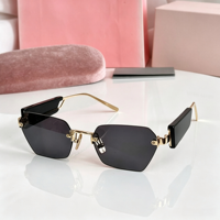 Lunettes de soleil unisexes de haute qualité, jaunes et violettes, petites, carrées, à monture intégrale, avec verres dégradés, protection UV %, pour activités de plein air