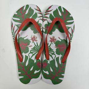 Marca personalizada logotipo brillante PVC correas goma chanclas Tanga zapatilla para hombres mujeres - Product Image 2