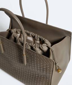 Bolso Tote con Cierre Bottega BV Barbara, Silueta Elegante, Hecho con Técnica Intrecciato en Piel Nappa Suave, Veneta - Product Image 4