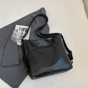 Bolsos cruzados de lujo para mujer, estilo de <span class=keywords><strong>moda</strong></span> de marcas de diseñadores famosos con decoración de cadena, cierre de cremallera y patrón de dulces - Product Image 5