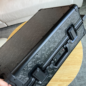 Valise de <span class=keywords><strong>cabine</strong></span> en aluminium de 20 pouces, 100% fibre de carbone, coque rigide, <span class=keywords><strong>ultra</strong></span> légère, valise de voyage de haute qualité - Product Image 2