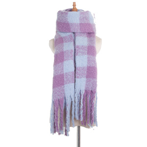 Bufanda de otoño e invierno gruesa y cálida con flecos, diseño de cuadros, trenzada y con efecto de barba. - Product Image 3
