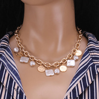 Collier de breloques de perles baroques multiples Collier de pendentifs de perles rondes assorties vintage pour femmes