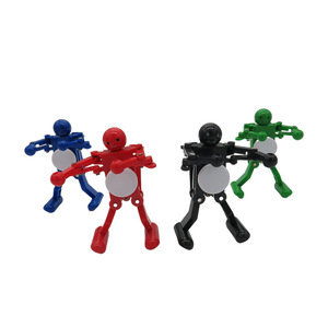 Robot de juguete de plástico para niños, divertido, con función de reloj, de cuerda, que camina y baila, venta al por mayor - Product Image 1